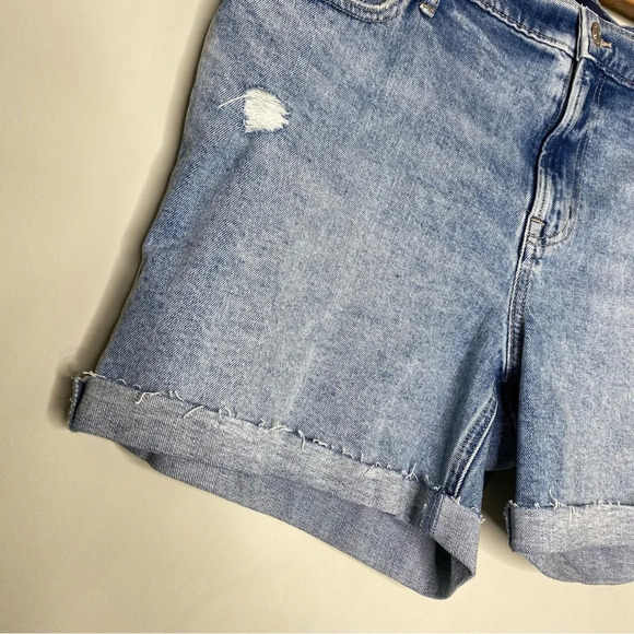 GAP Light Wash Blue High Rise Distressed 5" Denim Jean Short Plus Size 16/33 - Picture 8 of 10